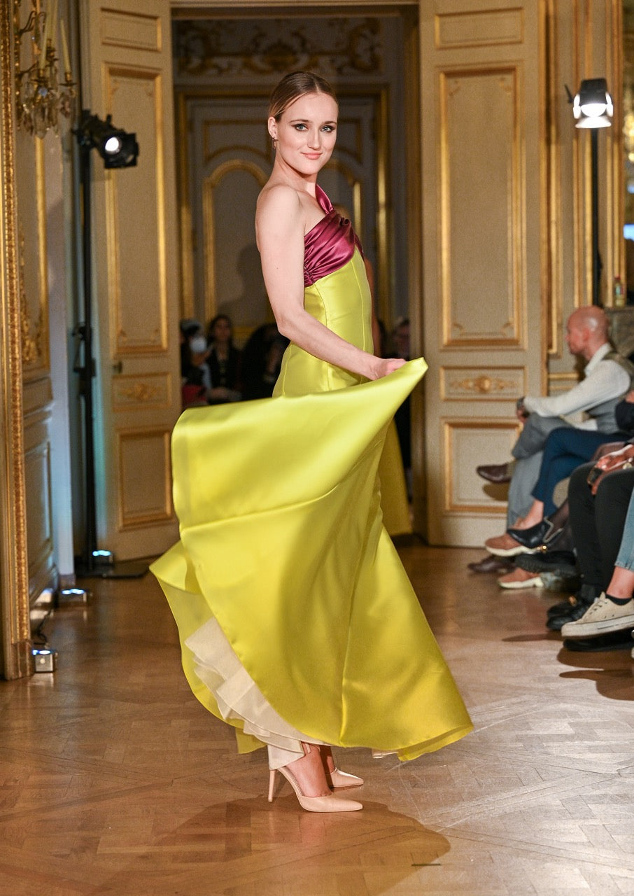 La robe Iris qui défile à la Fashion Week de Paris