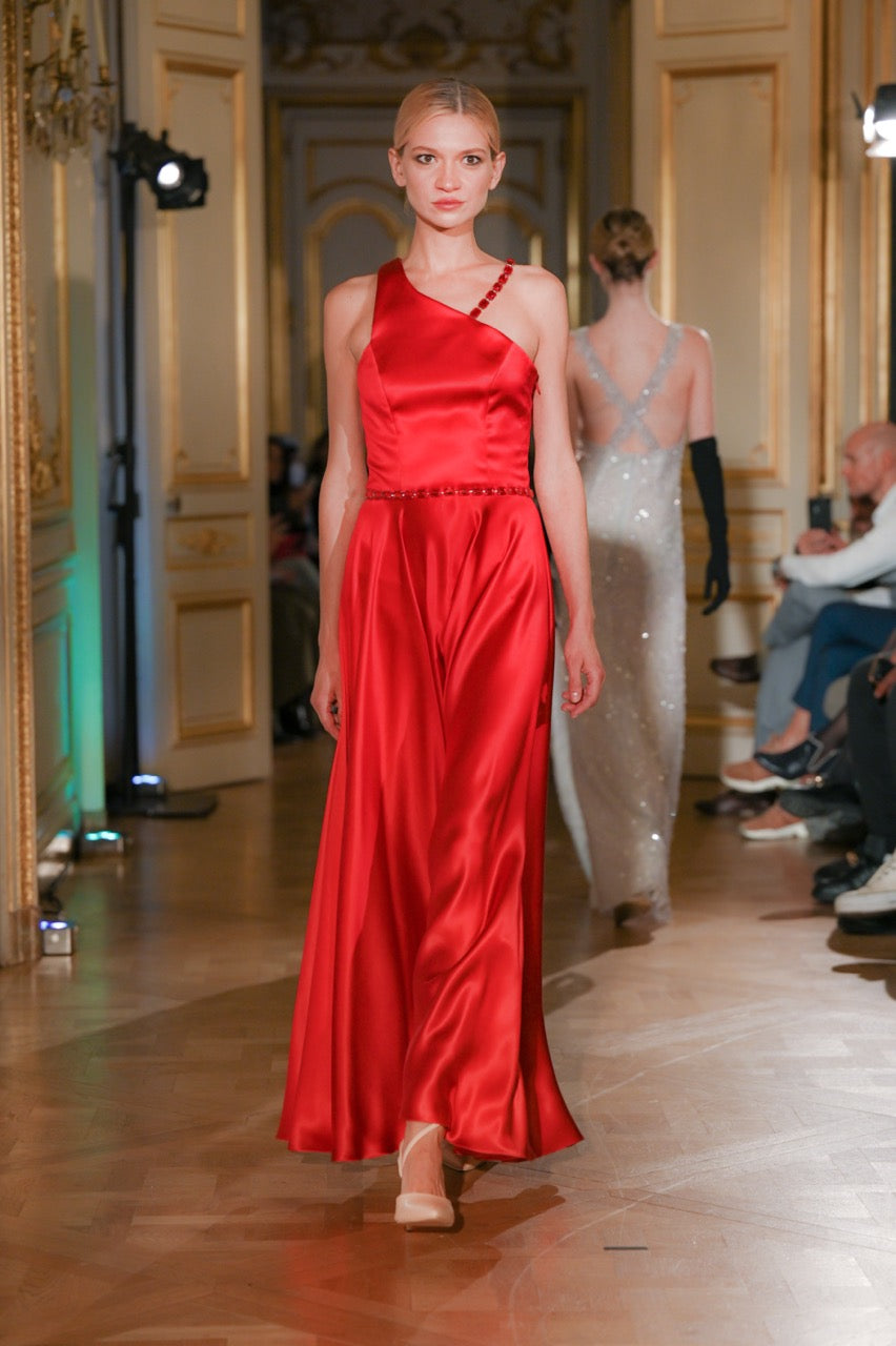 La robe Imperatrice qui défile à la Fashion Week de Paris