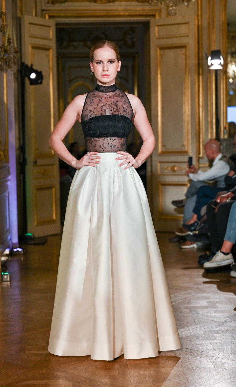 L'ensemble Nova qui défile à la Fashion Week de Paris