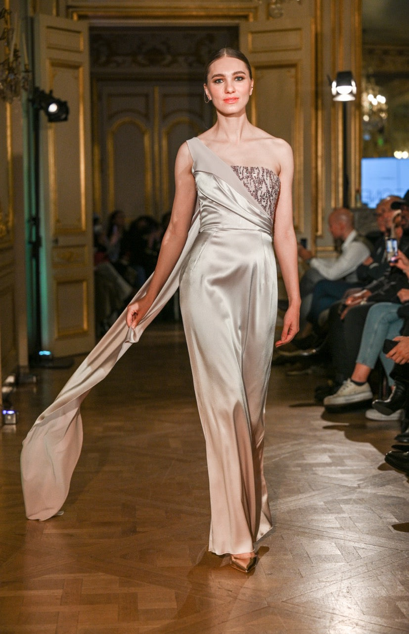 La robe Akoya qui défile à la Fashion Week de Paris